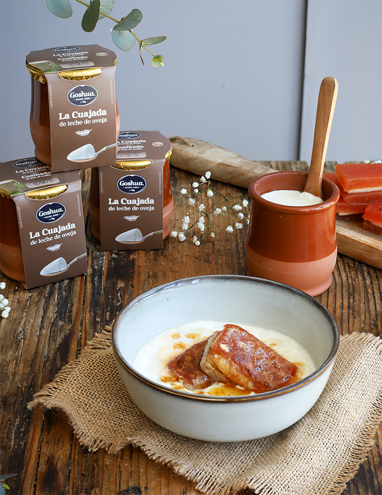 CUAJADA CON CUADRADITOS DE MEMBRILLO Y QUESO